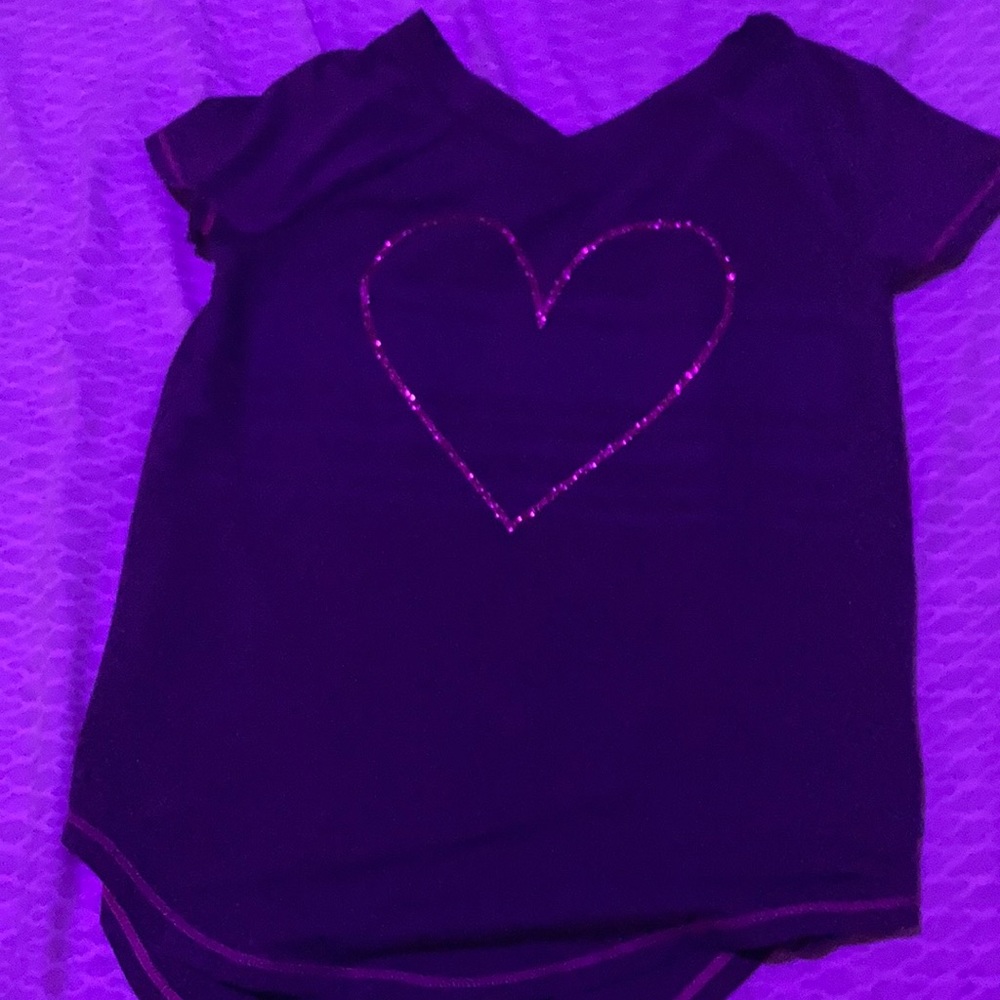 Cute sparky pink heart shirt!!😘